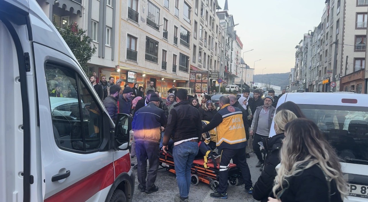 Bursa&rsquo;da otomobilin &ccedil;arptığı yaya yaralandı
