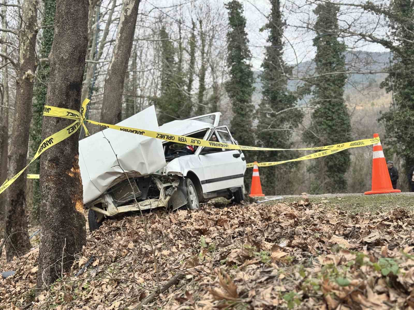 Karabük’te otomobil ağaca çarptı: 1 ölü, 2 yaralı
