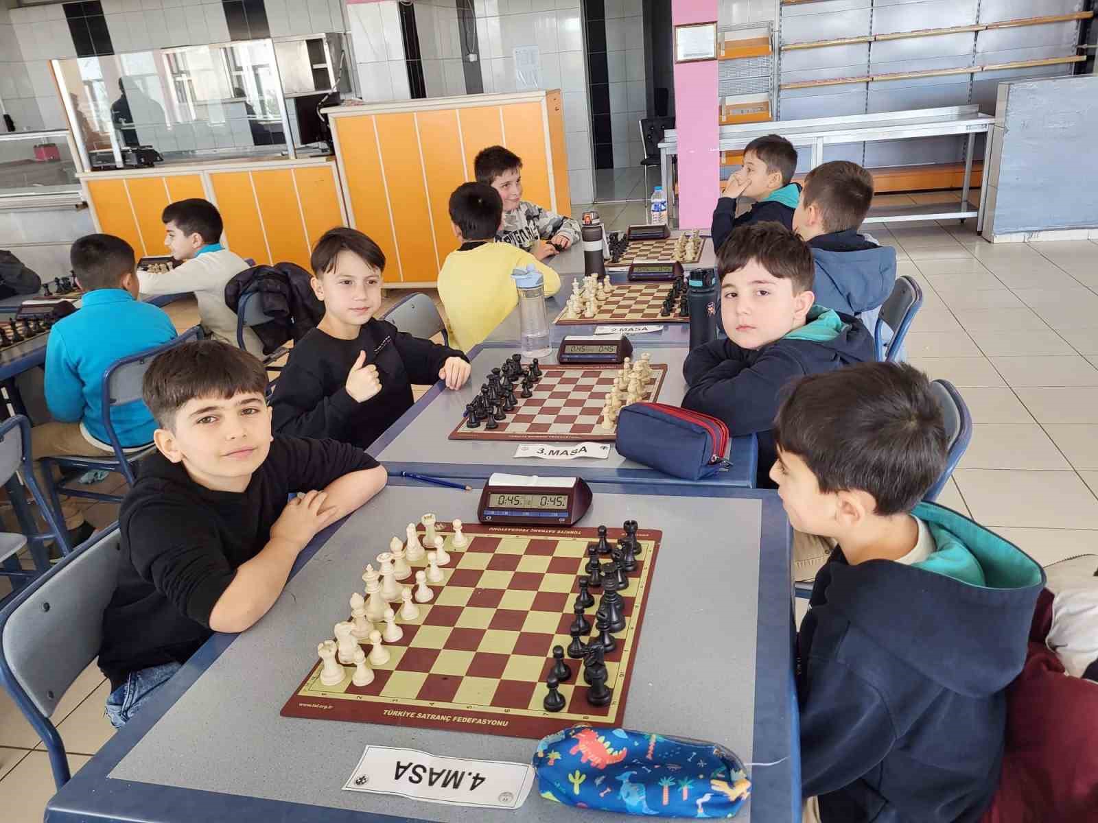 Kars&rsquo;ta strateji ve hamle g&uuml;n&uuml;: Okul Sporları Satran&ccedil; Turnuvası sona erdi
