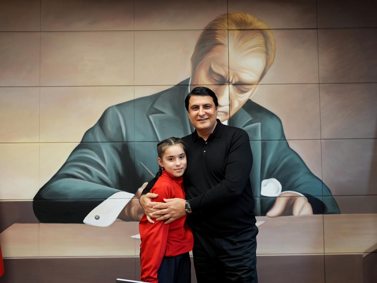 Başkan Yılmaz, Avrupa rekortmeni B&uuml;şra &Ccedil;an&rsquo;ı ağırladı
