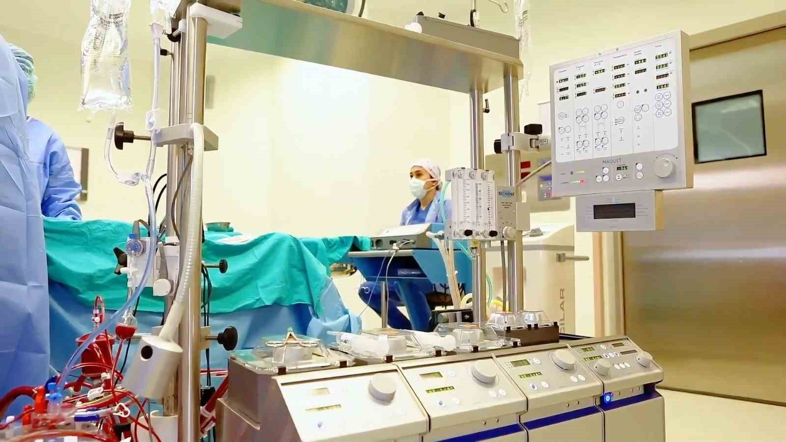 Şanlıurfa&rsquo;da bir ilk: Omuzdan girilerek kalp kapak&ccedil;ığı değiştirildi
