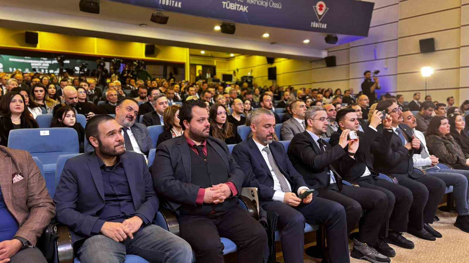 Bakan G&ouml;ktaş: "Oyunları kapatmak, toptan yasaklamak gibi bir g&uuml;ndemimiz yok"
