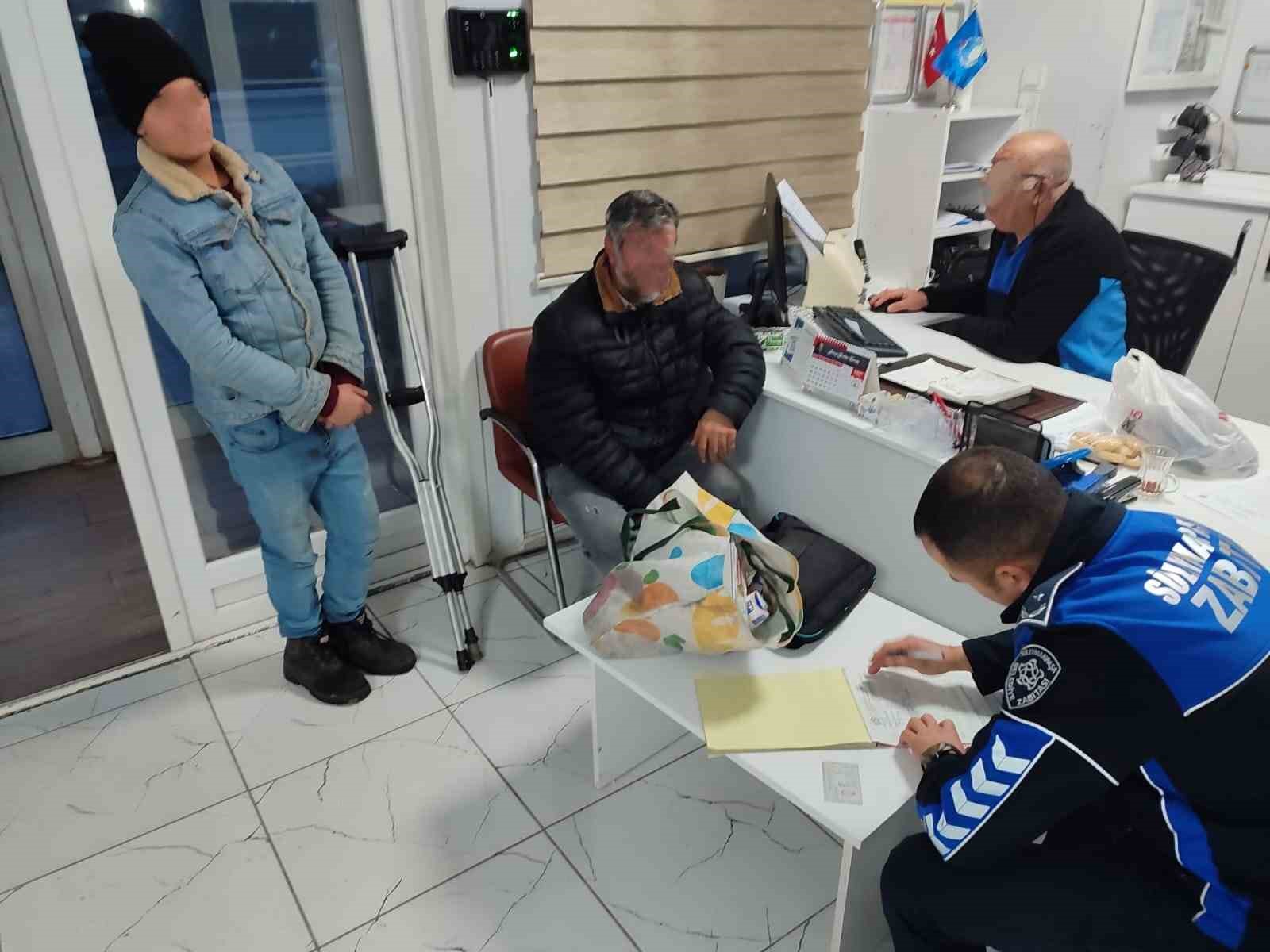 Tekirdağ&rsquo;da dilenci operasyonu: Zabıta takibe aldı, baba-oğul su&ccedil;&uuml;st&uuml; yakalandı
