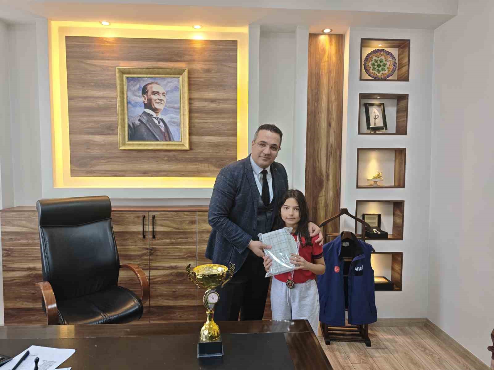 Kaymakam Dalak başarılı sporcu öğrencileri kabul etti