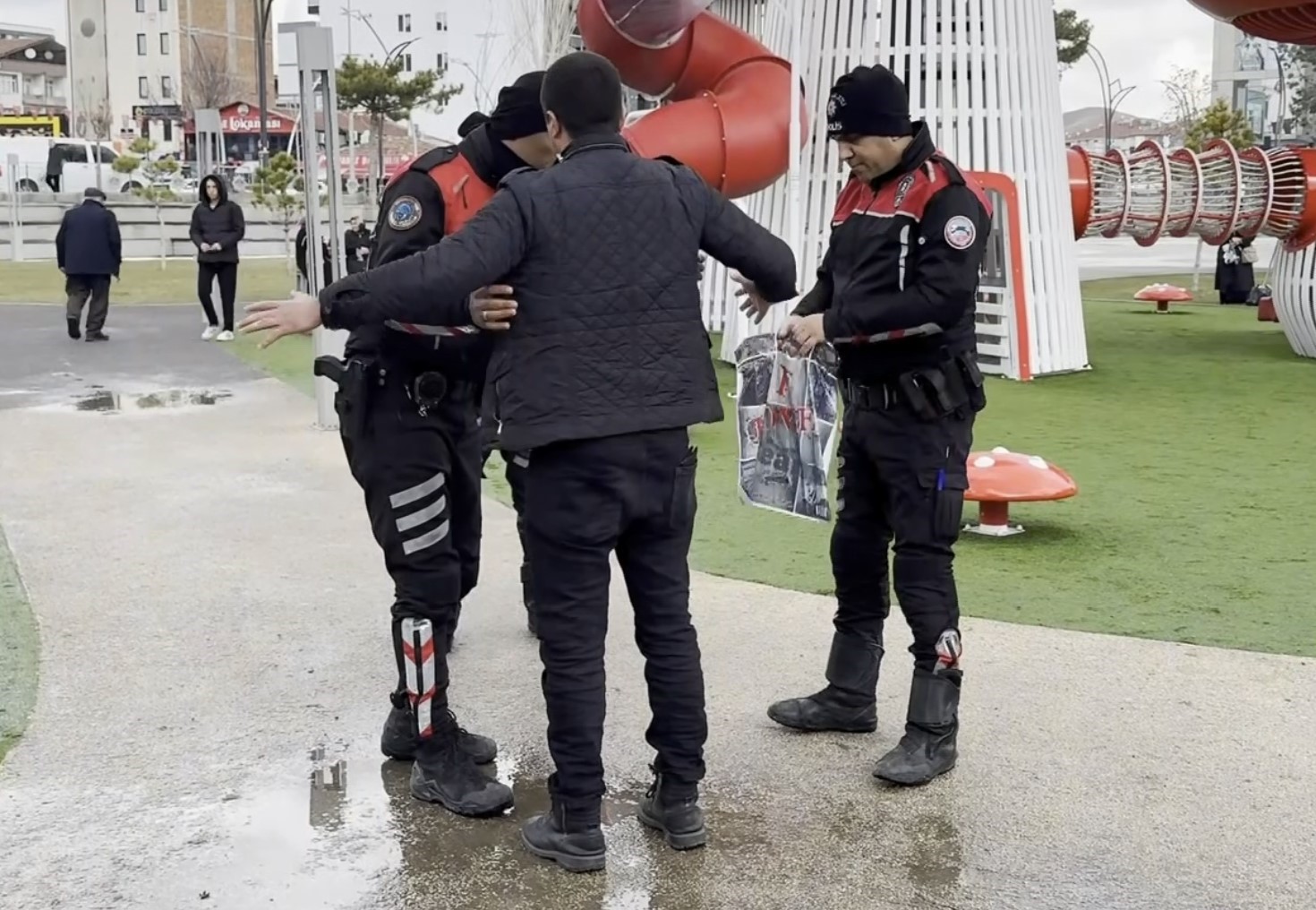 Aksaray&rsquo;da park, bah&ccedil;e ve okul b&ouml;lgeleri denetim altında
