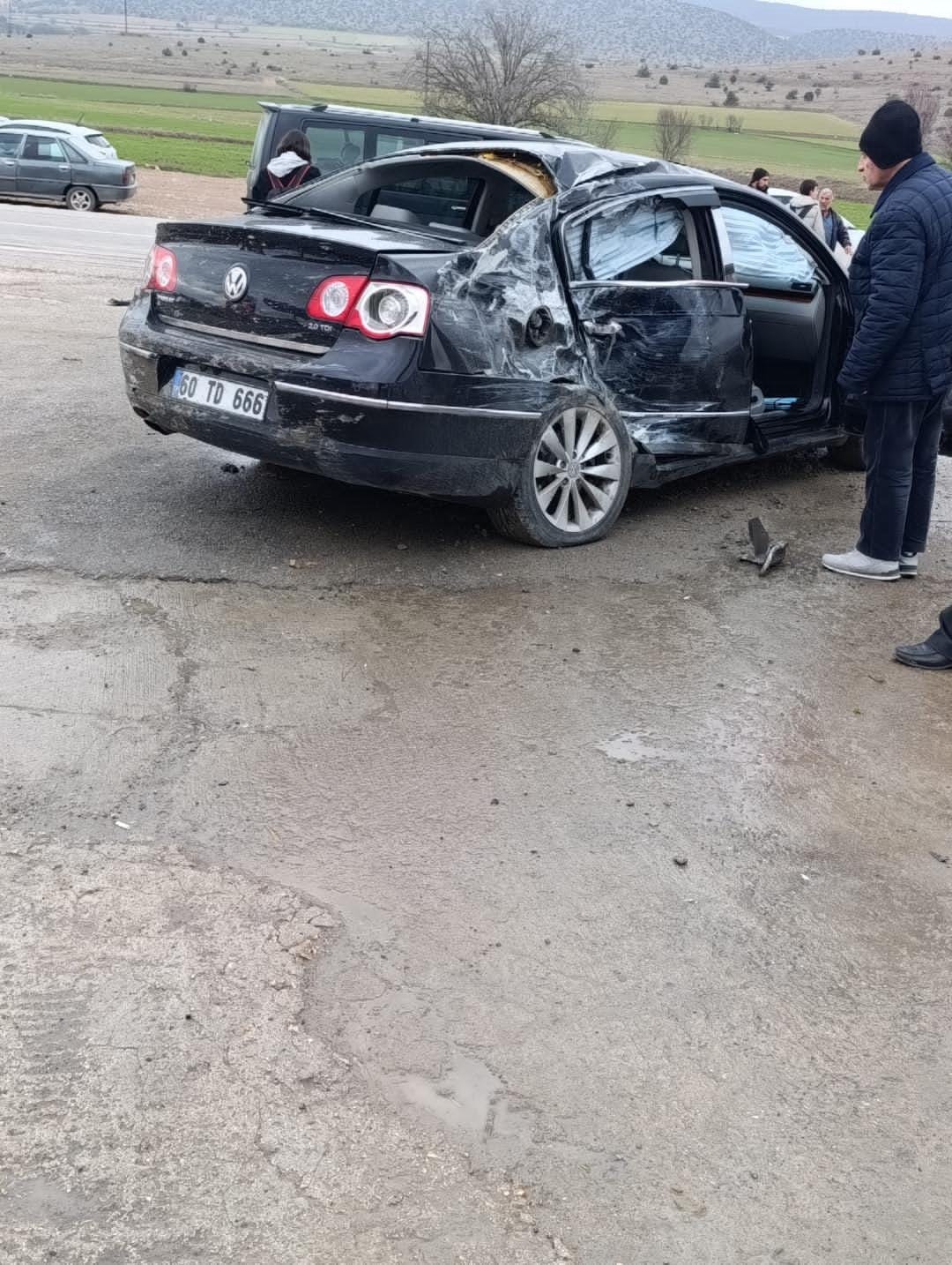 Tokat’ta öğrenci servisi otomobille çarpıştı: 6 öğrenci yaralandı