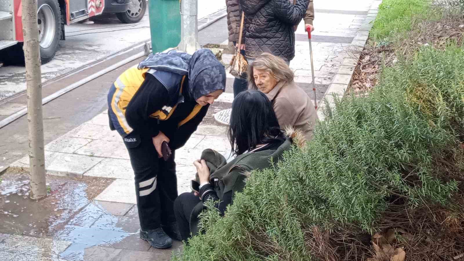 Denizli&rsquo;de apartman dairesindeki yangın korkuttu
