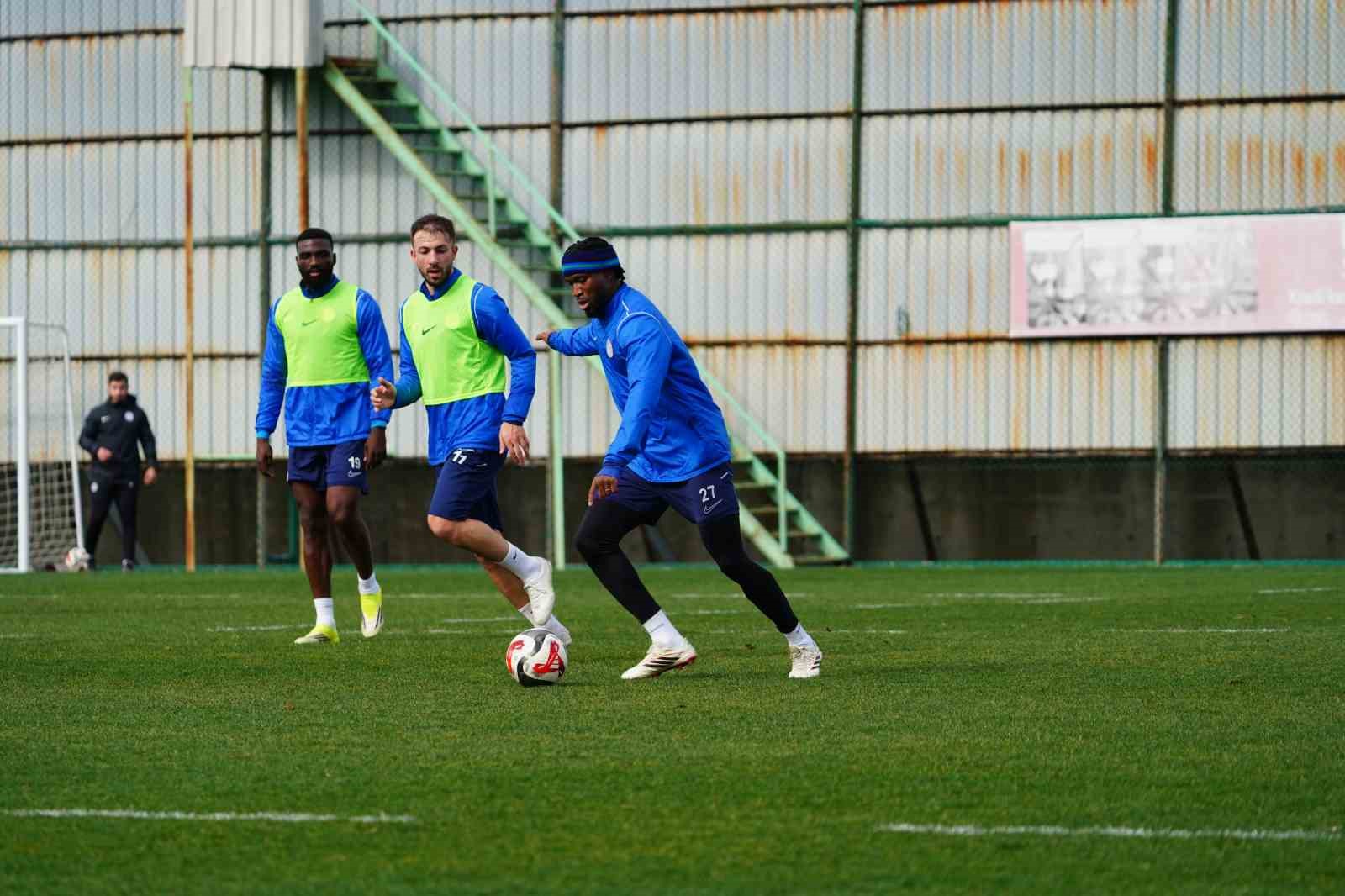 &Ccedil;aykur Rizespor, Gen&ccedil;lerbirliği ma&ccedil;ı hazırlıklarını s&uuml;rd&uuml;rd&uuml;
