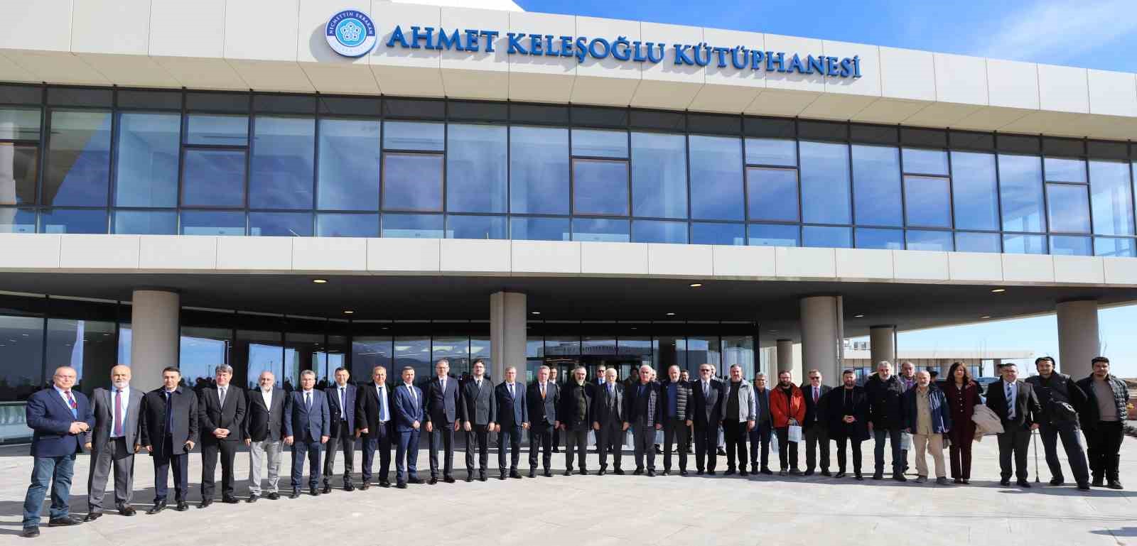 Rekt&ouml;r Zorlu: "D&uuml;nyada ilk 500 s&ouml;z&uuml;m&uuml;z&uuml; tuttuk"
