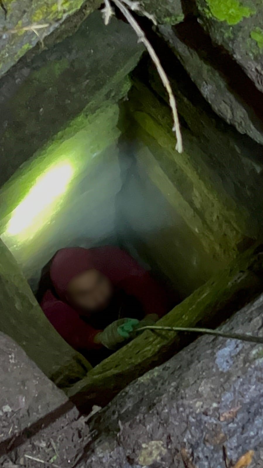 Define bulmak i&ccedil;in girdikleri sarnı&ccedil;ta mahsur kalan 3 kişi, 4 saatte kurtarıldı
