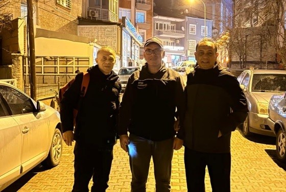 Tavşanlı AFAD g&ouml;n&uuml;ll&uuml;leri depremzede aileleri yalnız bırakmadı
