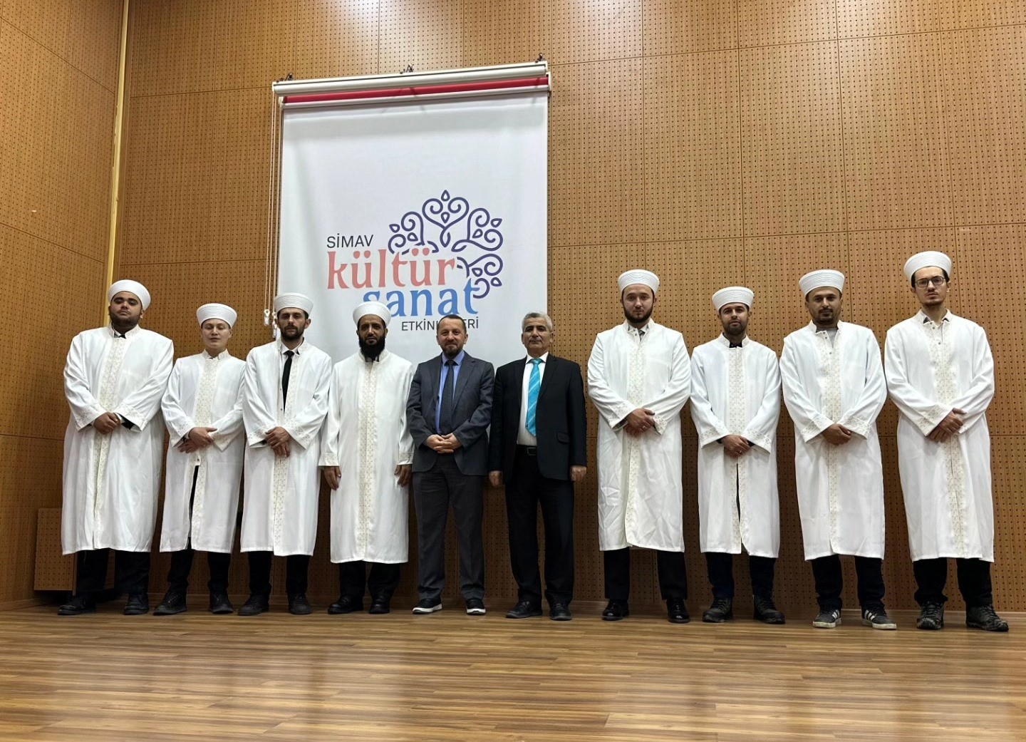 Simav’da yeni din görevlilerine cübbe ve sarık giydirildi