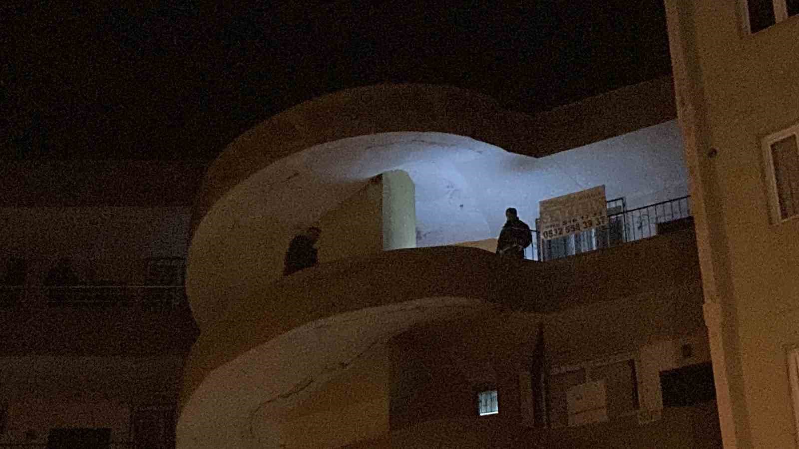 Polis kavga ihbarına gitti, banyoda cesetle karşılaştı: 3 g&ouml;zaltı
