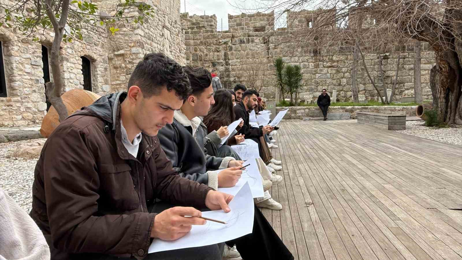 Menteşe’nin gönüllü gençleri Bodrum’da sanata doydu