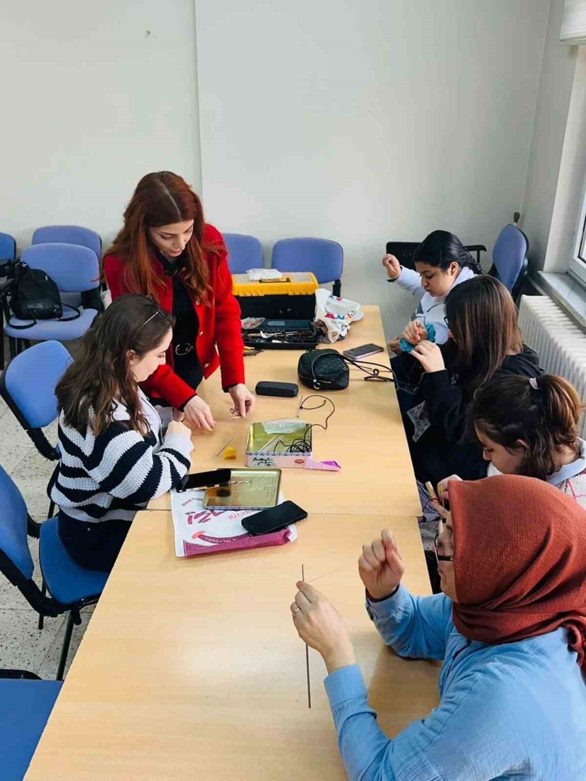 Bilecik’te Çocuk Evleri Sitesinde Kazaziye Takı Kursu başlatıldı