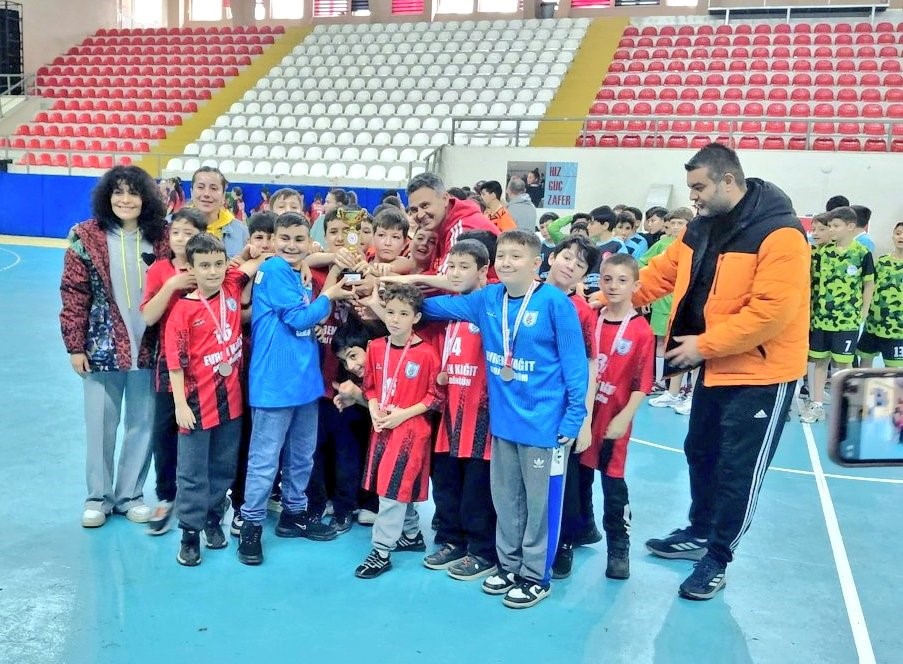 &rsquo;Hentbol K&uuml;&ccedil;&uuml;k Erkekler İl Birinciliği&rsquo; sona erdi
