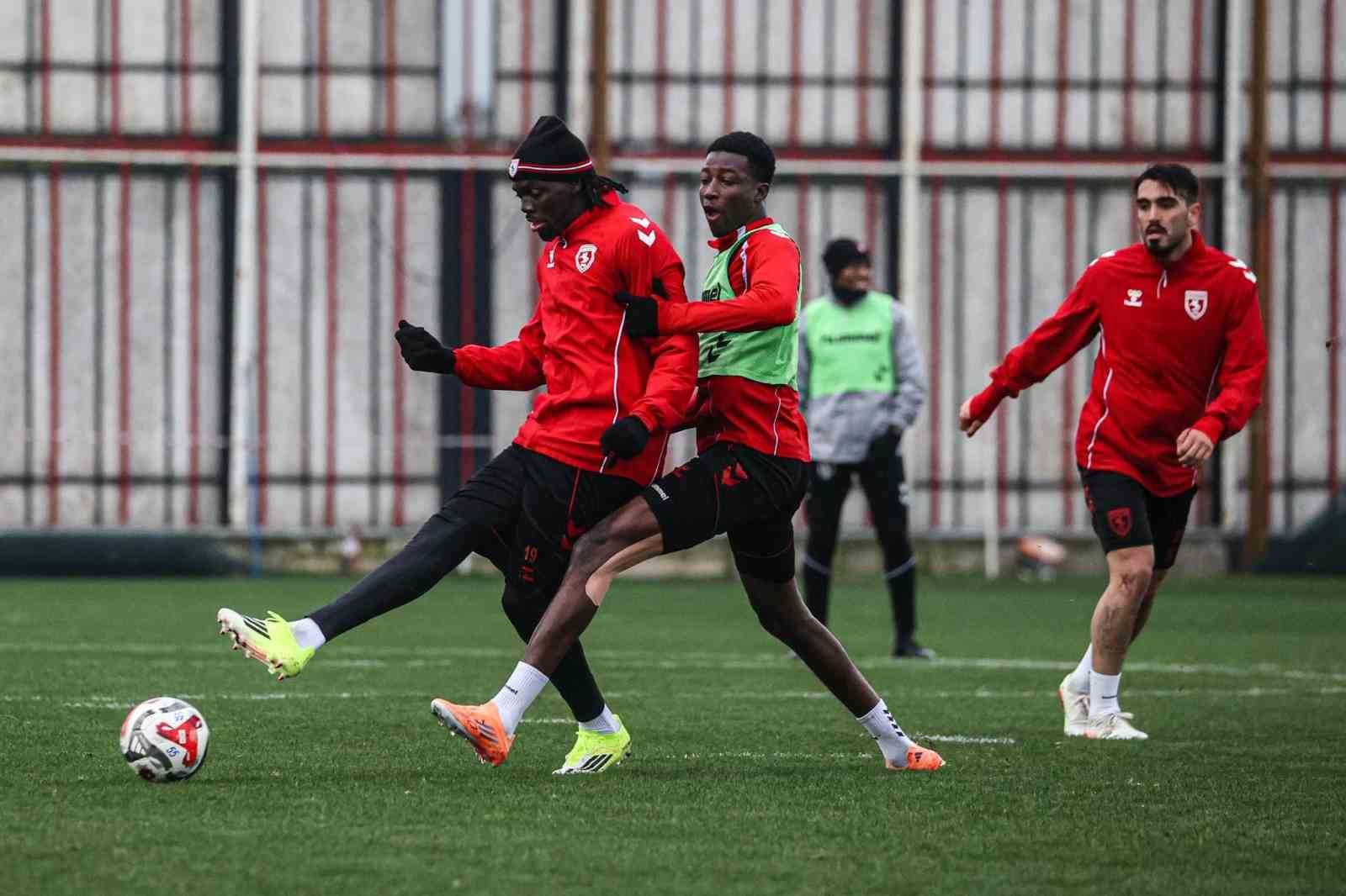 Samsunspor, Antalya&rsquo;ya 3 puan parolasıyla gidiyor
