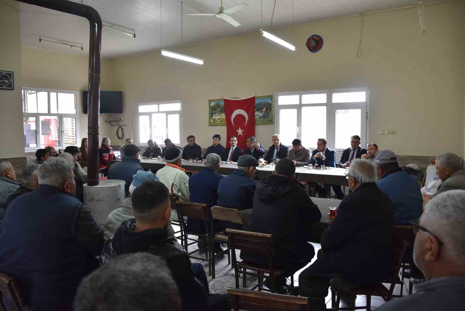 Kaymakam G&uuml;ldoğan, 3 mahallede talepleri dinledi
