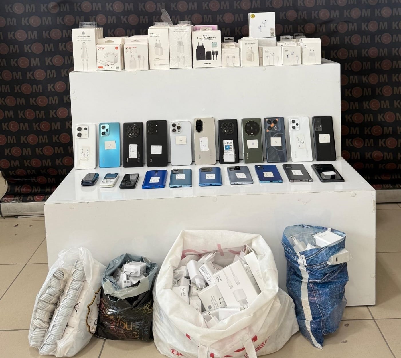 Kahramanmaraş&rsquo;ta uyuşturucu ve ka&ccedil;ak telefonlar ele ge&ccedil;irildi: 1 tutuklama
