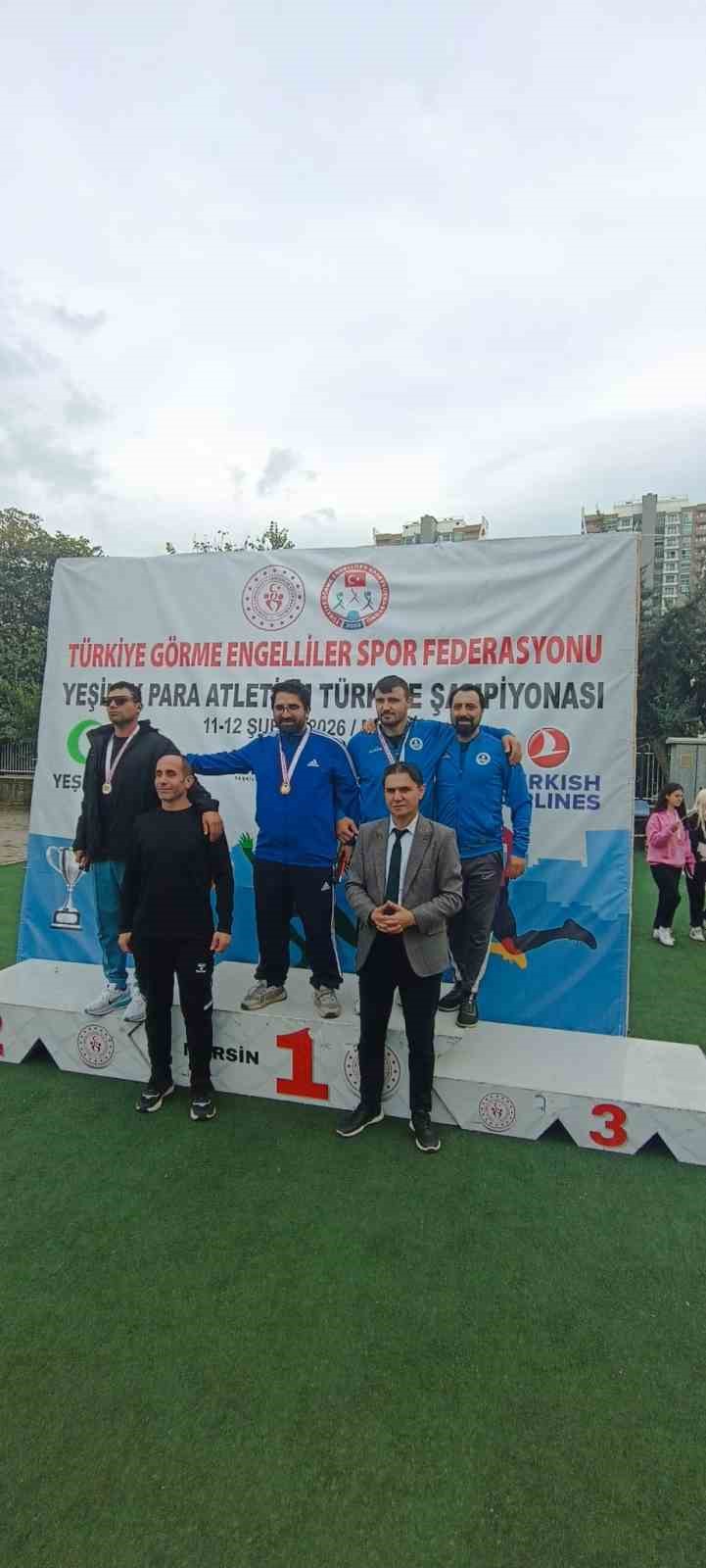 Manisalı Bayram S&ouml;nmez zirveyi bırakmadı
