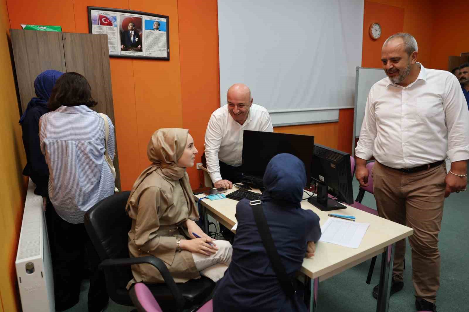 Darıca Belediyesi &uuml;niversite adaylarının YKS &uuml;cretlerini karşılayacak
