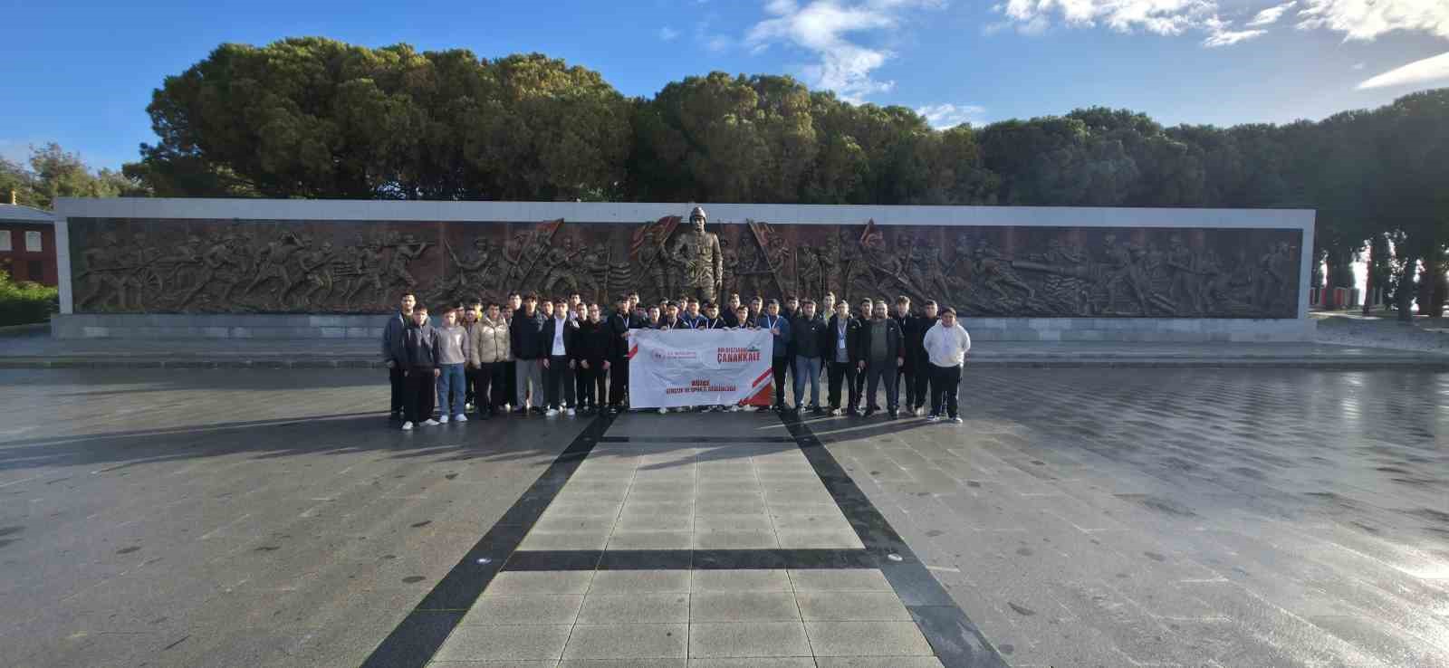 Gen&ccedil;ler &Ccedil;anakkale ruhunu yerinde yaşadı
