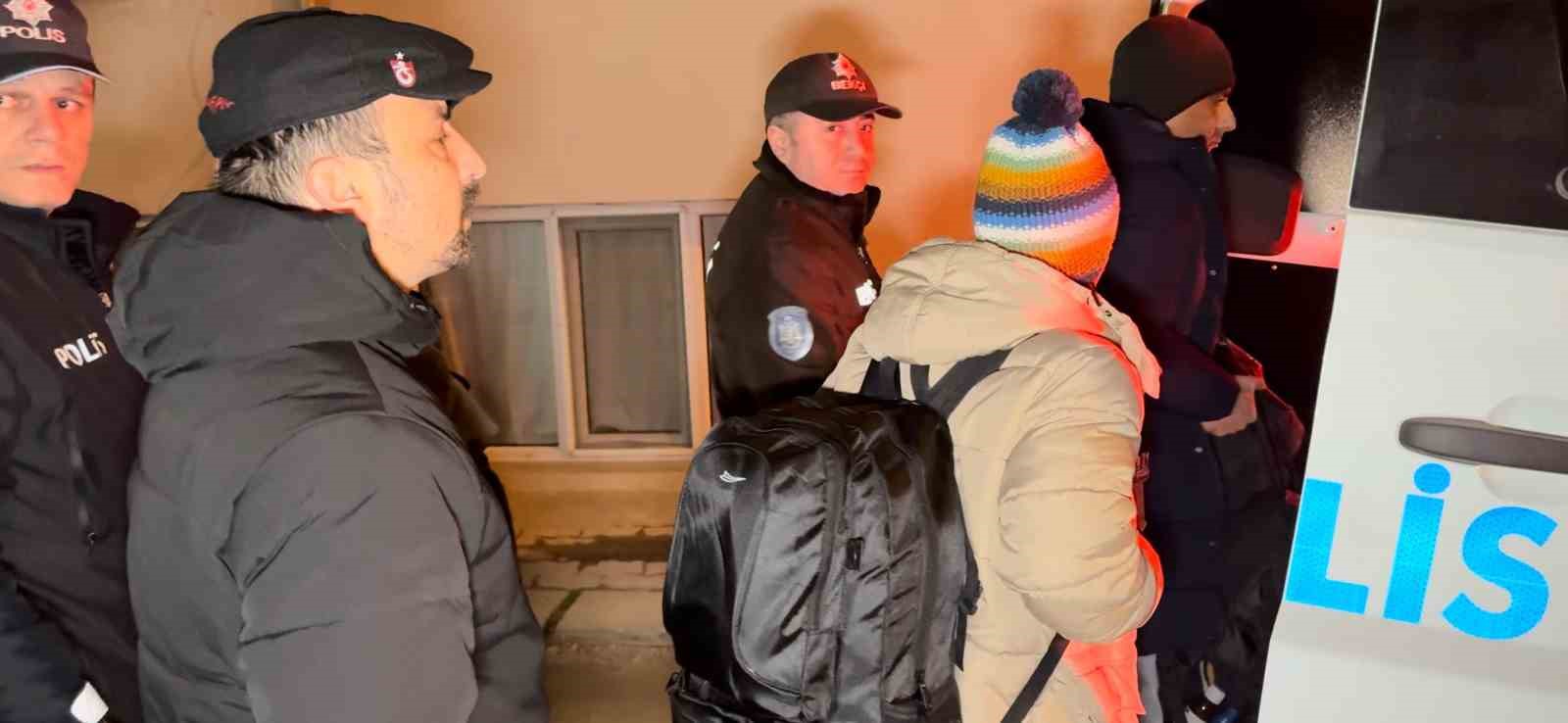 Edirne&rsquo;de evde 18 d&uuml;zensiz g&ouml;&ccedil;men yakalandı
