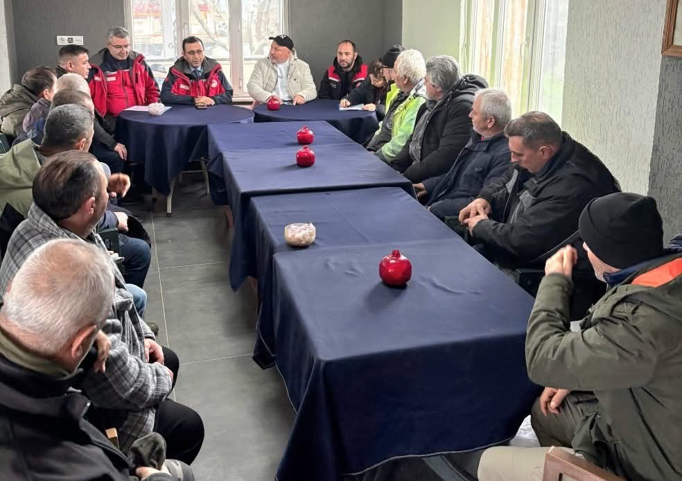 Kepez’de yaşanan yoğun yağışlar nedeniyle mağduriyet yaşayan balıkçılarla bir araya gelindi