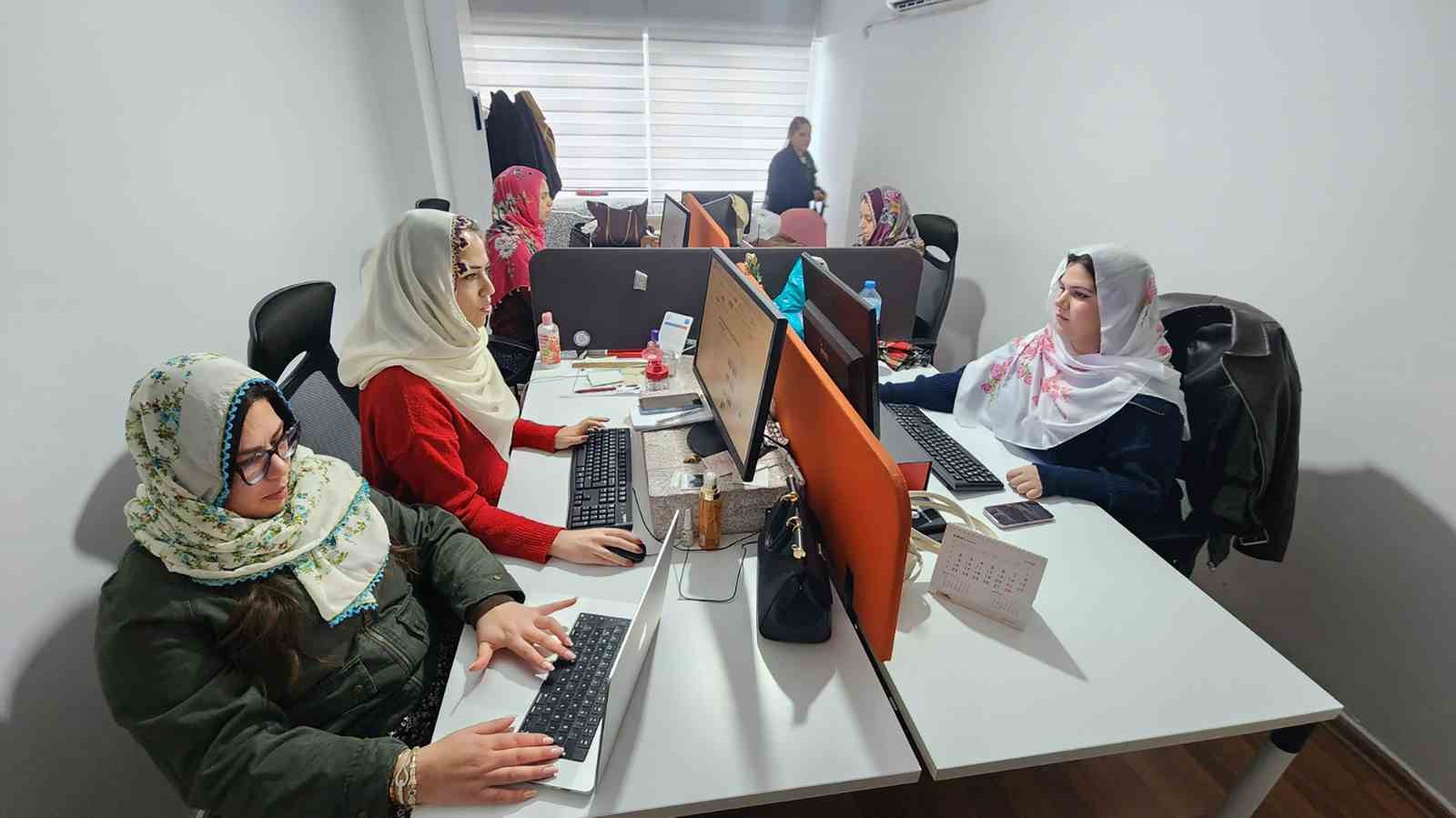 Muğlalı kadın gazetecilerden Zeynep G&uuml;neş&rsquo;e destek
