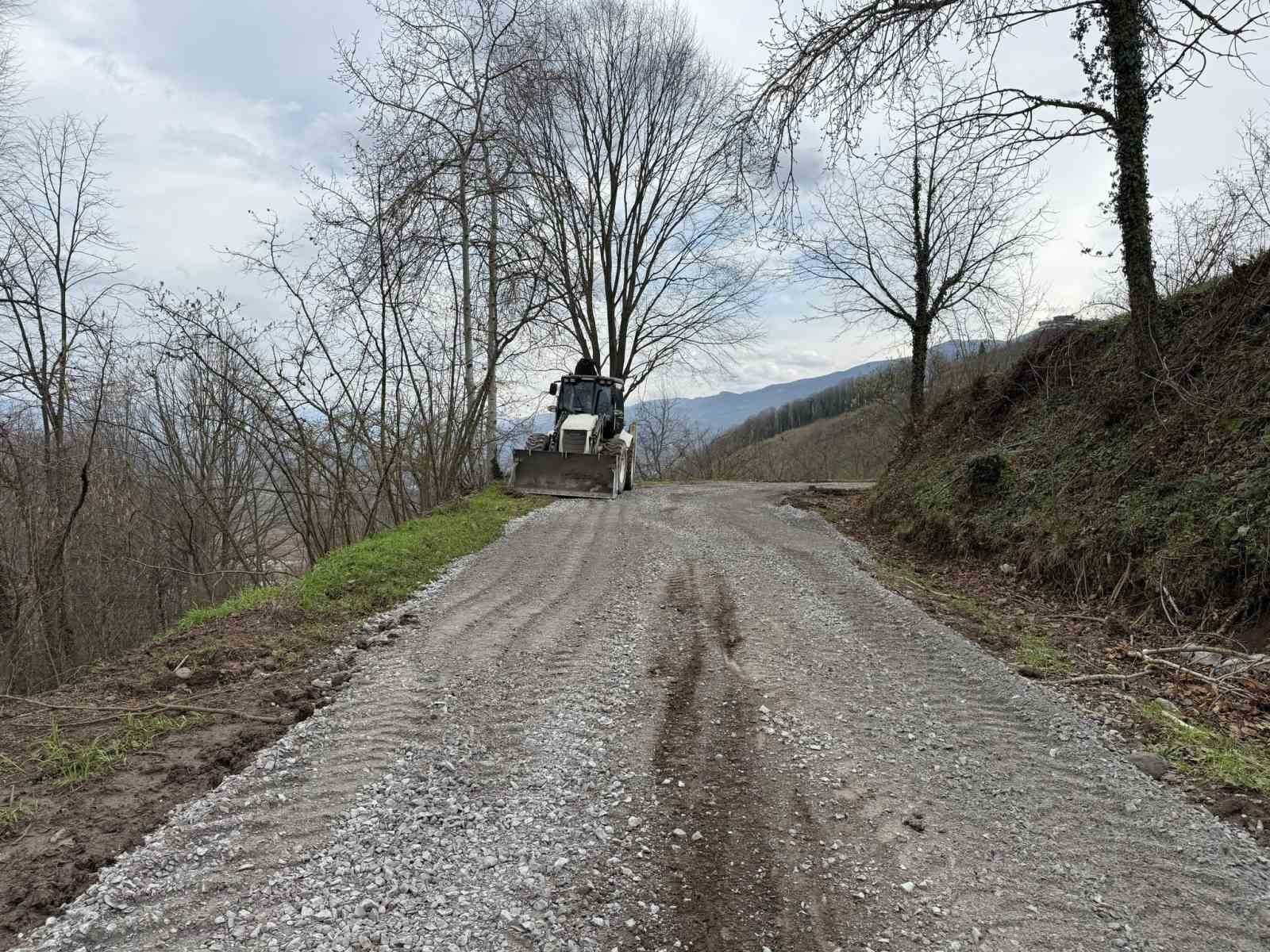 Gölyaka’da köy yolları yenilendi