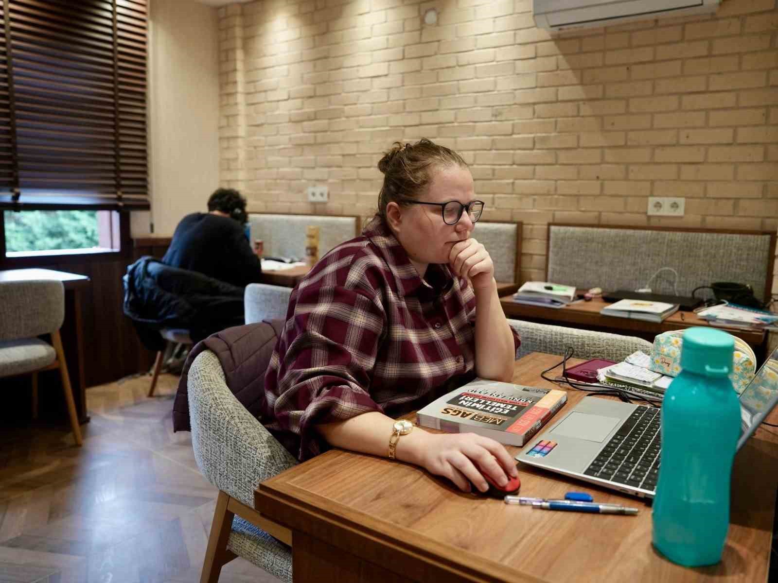 Yahya Kemal Kitap K&ouml;şk&uuml; gen&ccedil;lerden yoğun ilgi g&ouml;r&uuml;yor
