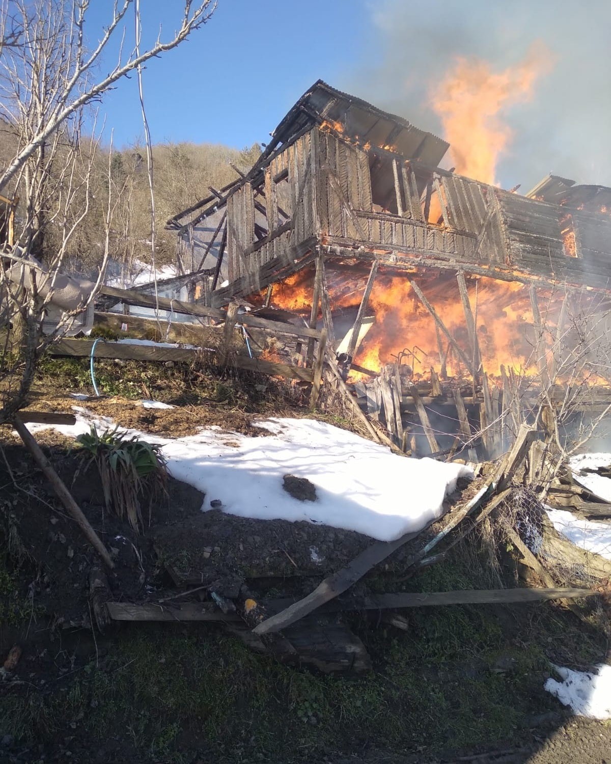 Kastamonu&rsquo;da 2 katlı ev alevlere teslim oldu
