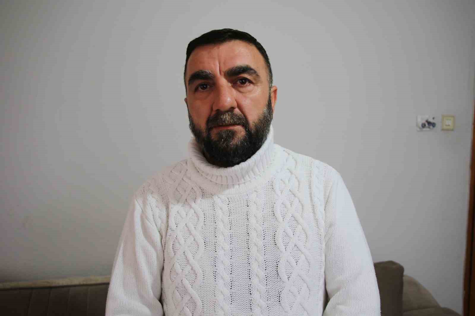 Buluştuğu kişiler tarafından ailesinin gözü önünde tekme tokat darp edildi, tehditler sürünce ailesiyle İstanbul’u terk etti