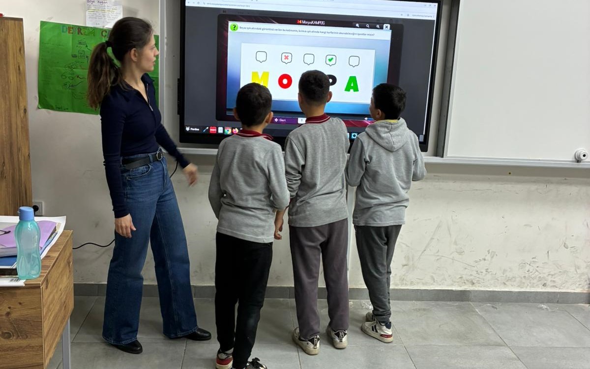 Sarıg&ouml;l Kızıl&ccedil;ukur Ahmet Şılak Ortaokulu&rsquo;na yeni akıllı tahtalar kuruldu
