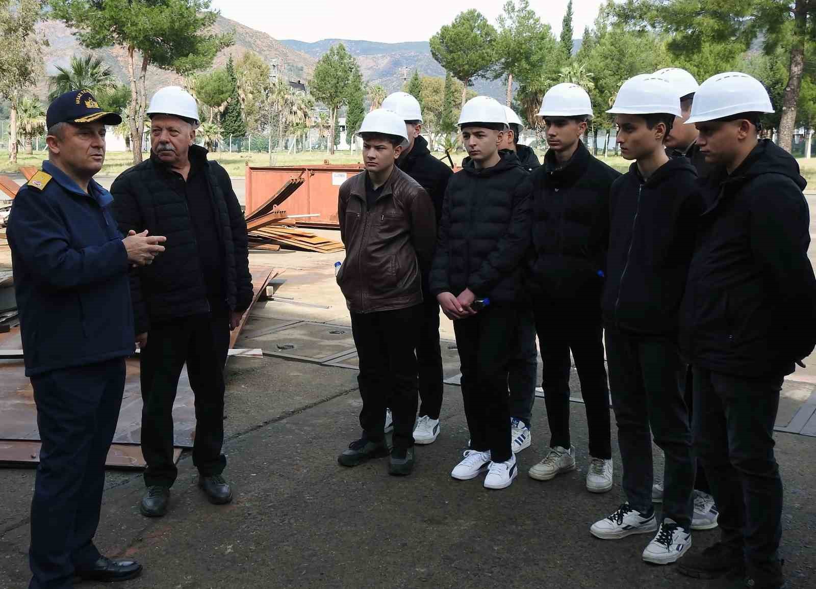 Lise öğrencilerine Aksaz Tersane Komutanlığında eğitim