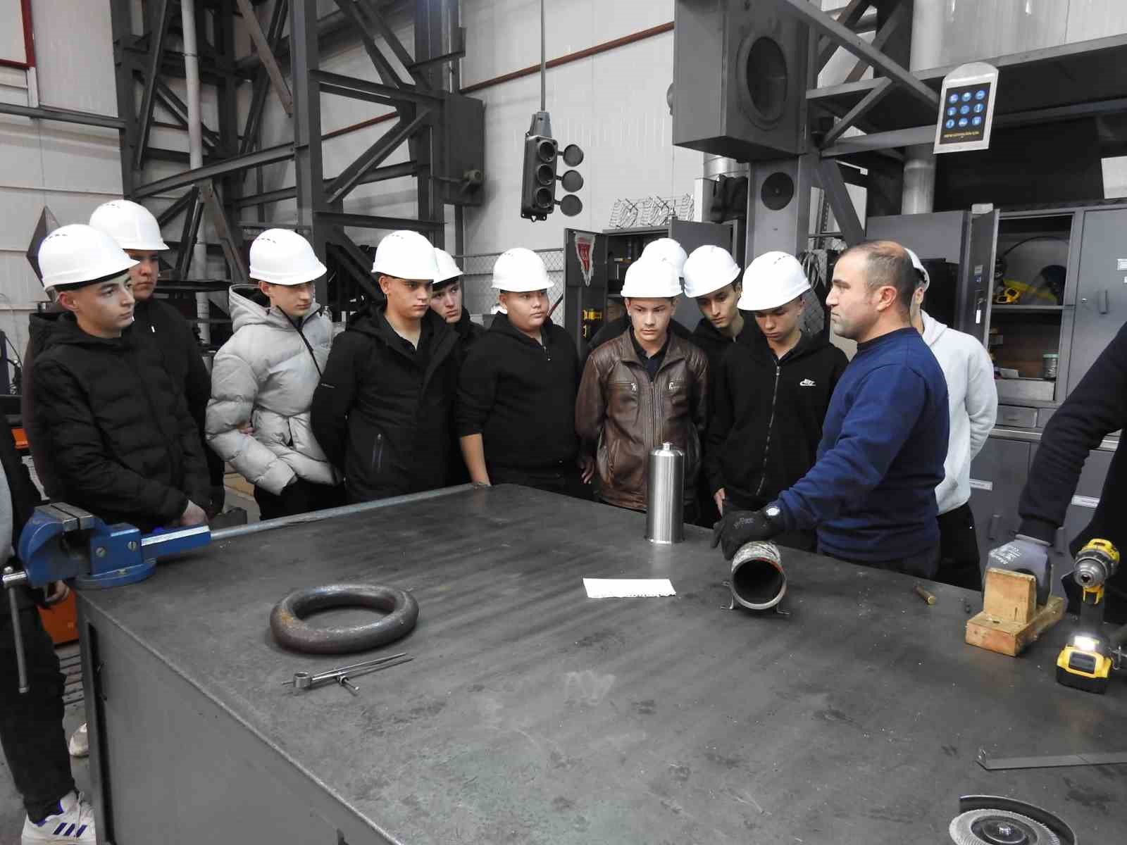 Lise &ouml;ğrencilerine Aksaz Tersane Komutanlığında eğitim
