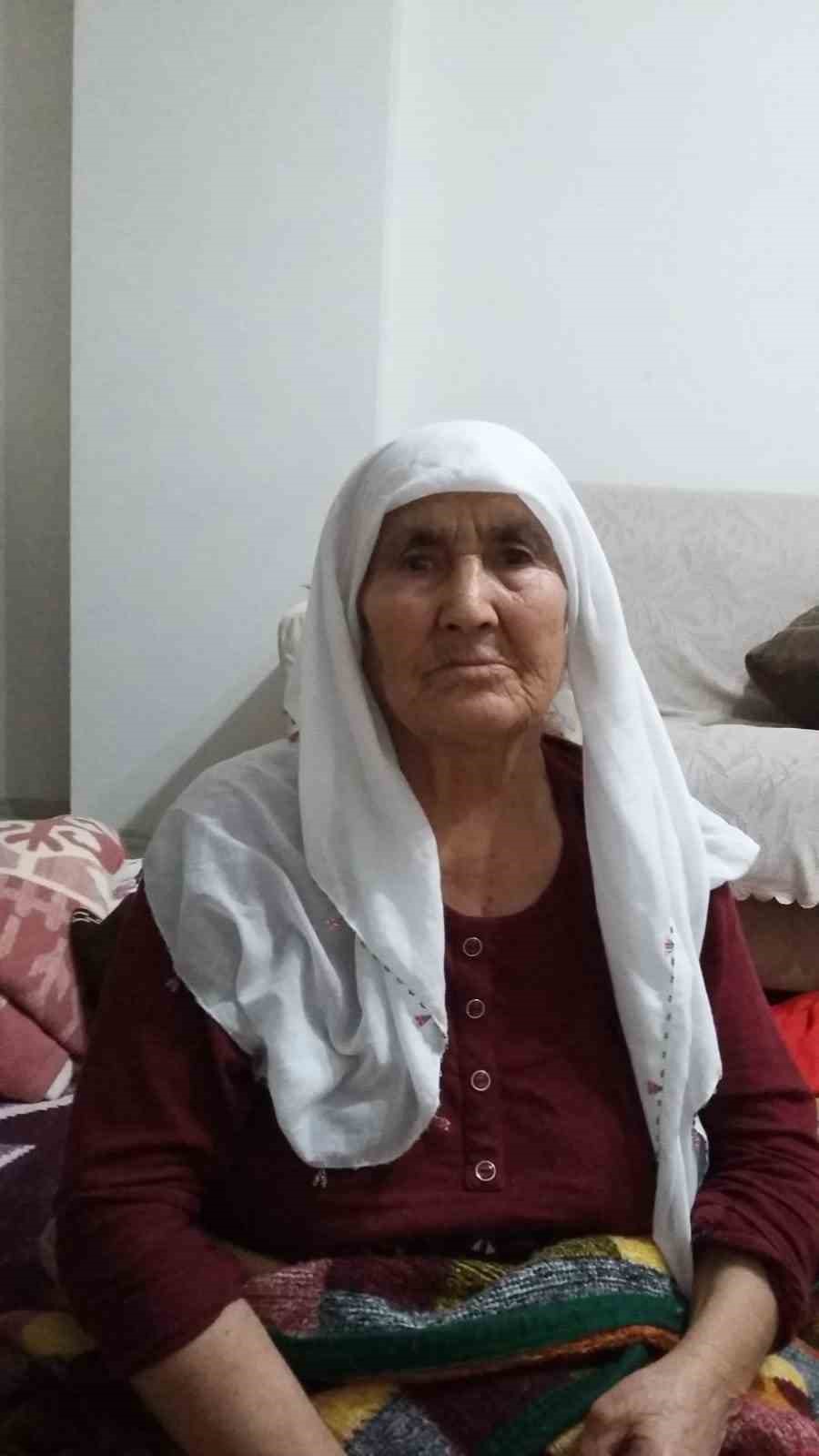 Evinde &ccedil;ıkan yangında ağır yaralanan yaşlı kadın hayatını kaybetti
