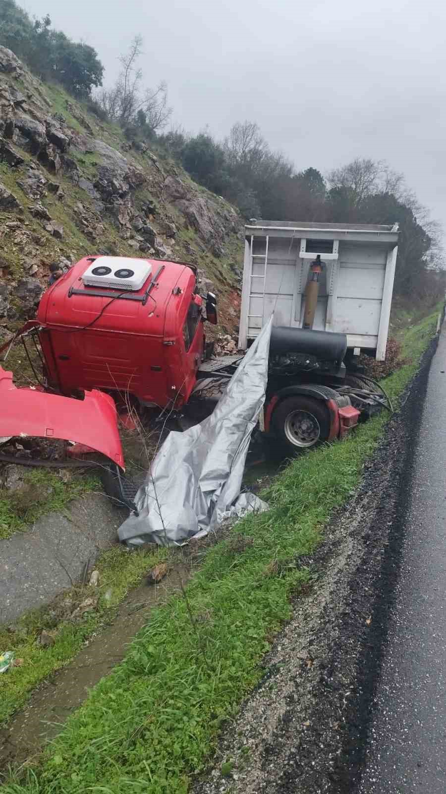 Balıkesir-Bursa kara yolunda korkutan kaza: 1 yaralı
