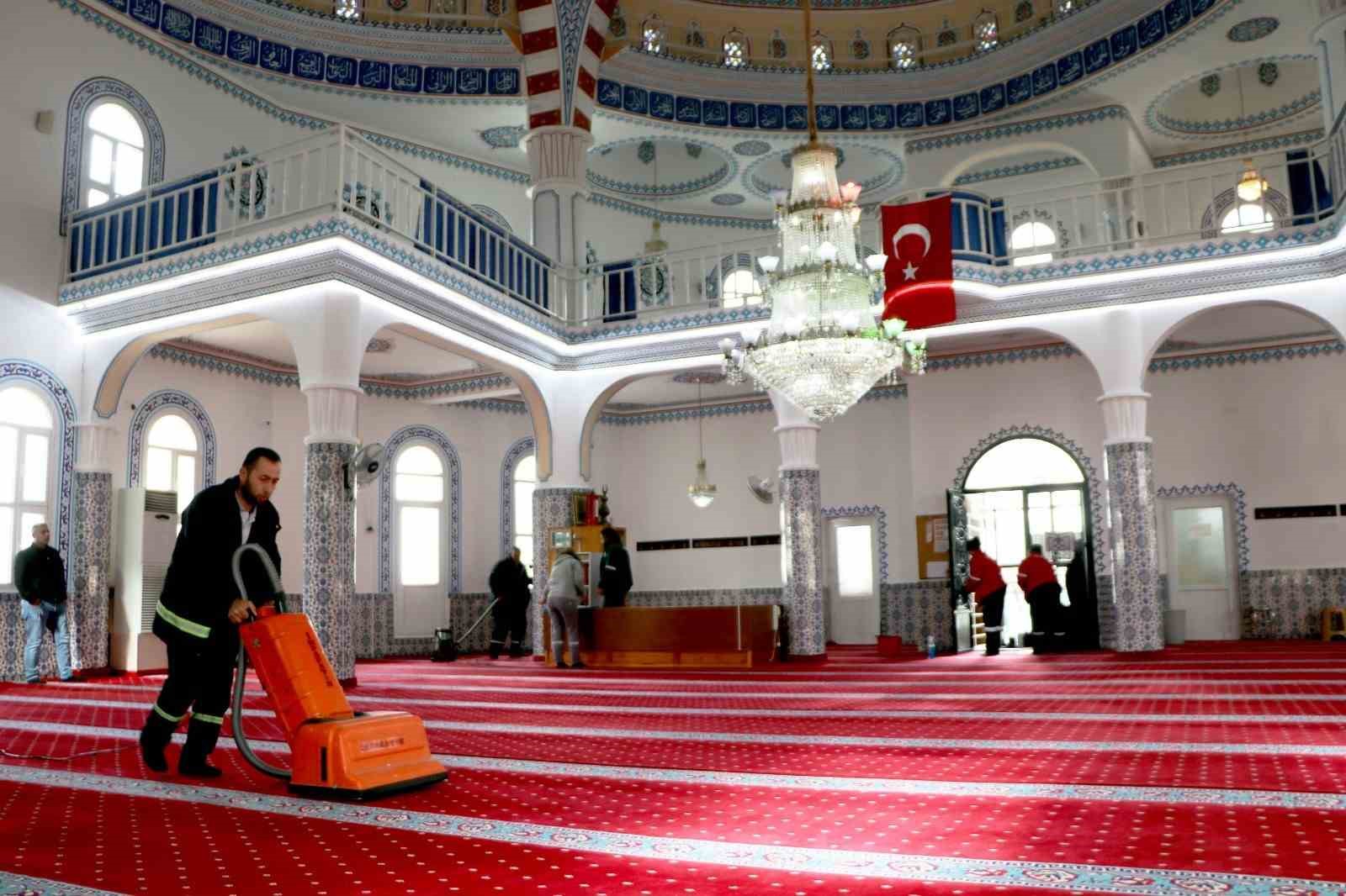 Söke Belediyesi’nden Ramazan öncesi camilerde kapsamlı temizlik