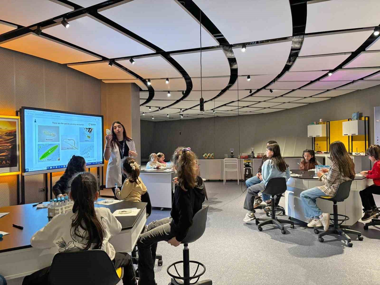 Osmangazi&rsquo;den kadın ve kız &ccedil;ocuklarına bilim dolu g&uuml;n
