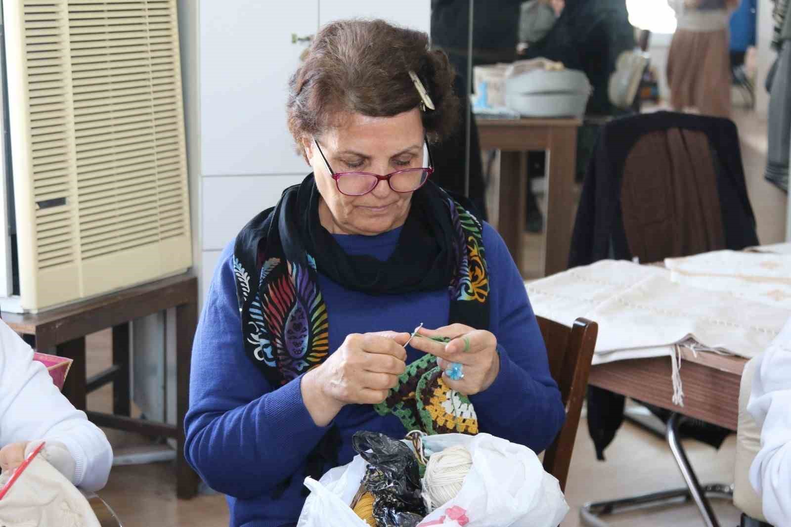 Bu merkez Atakumlu kadınların g&uuml;&ccedil;lenmesine &ouml;nc&uuml;l&uuml;k ediyor
