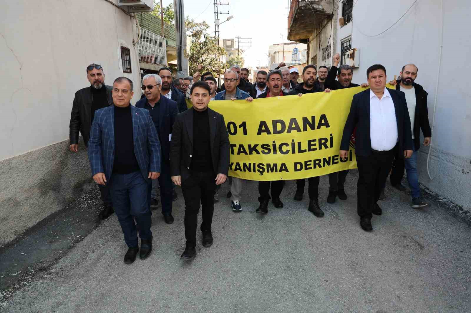 Adana&rsquo;da taksicilerden korsan taksi eylemi
