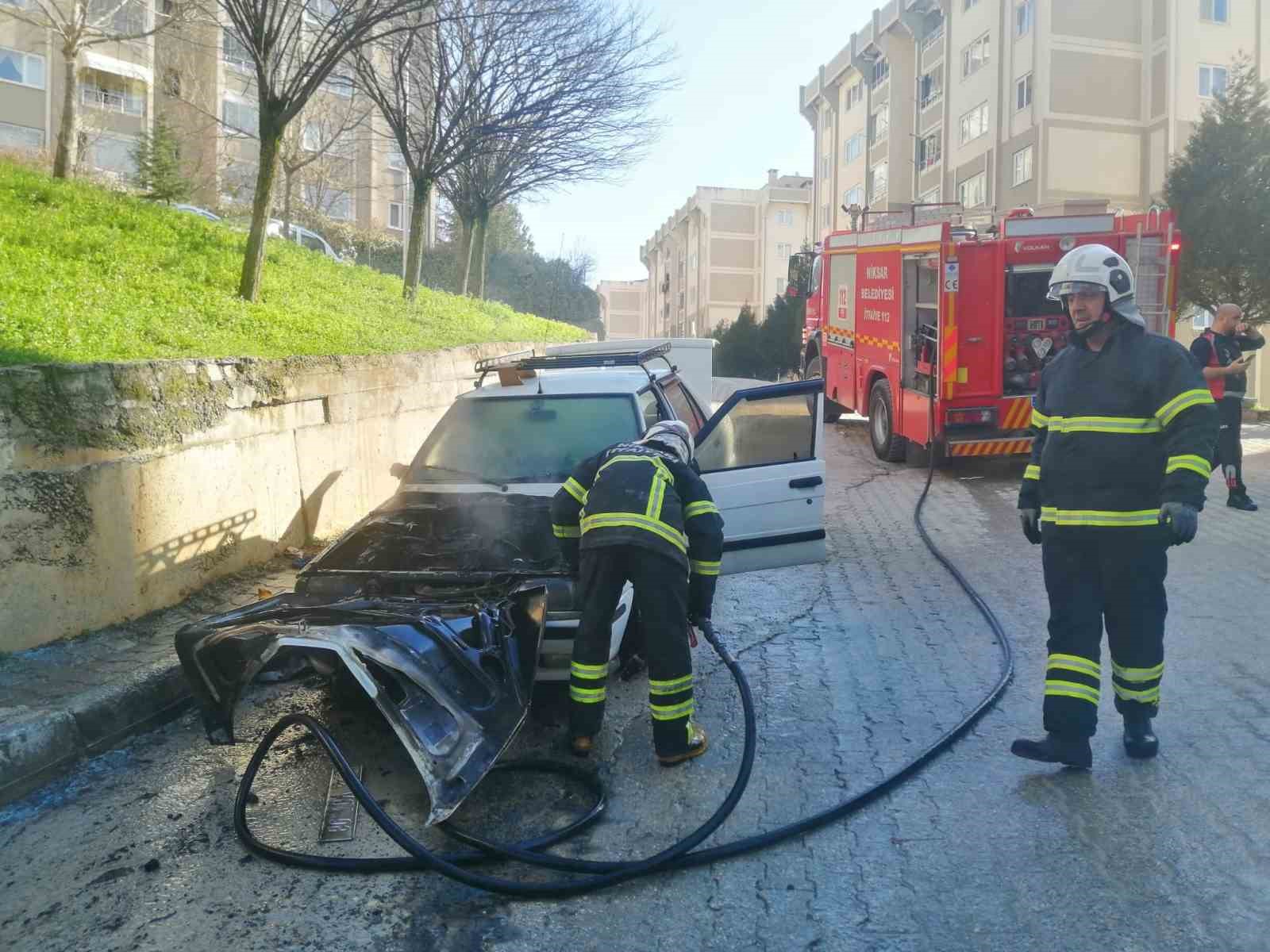Tokat’ta park halindeki otomobil alev alev yandı