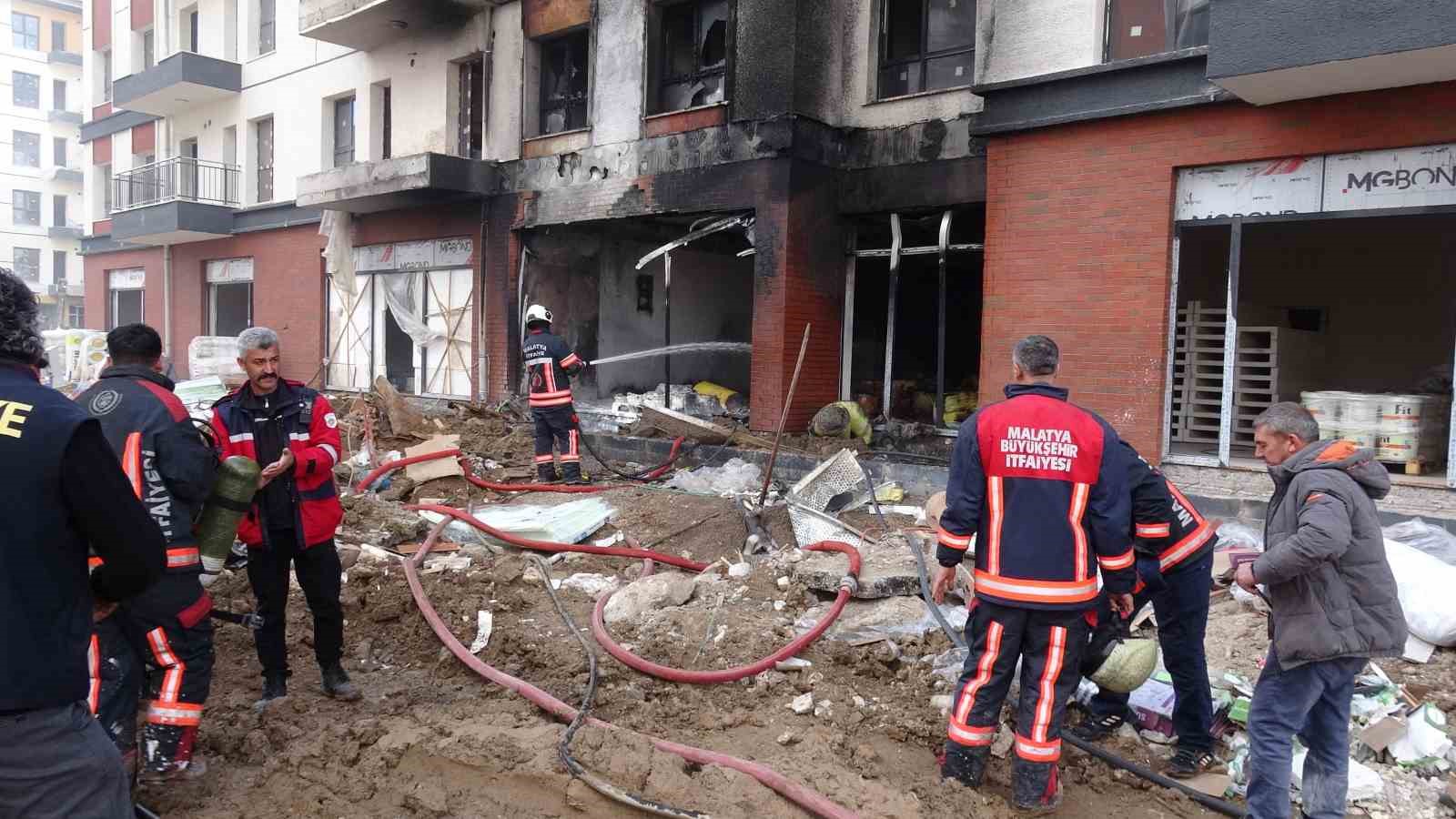 Malatya&rsquo;da şantiyede korkutan yangın
