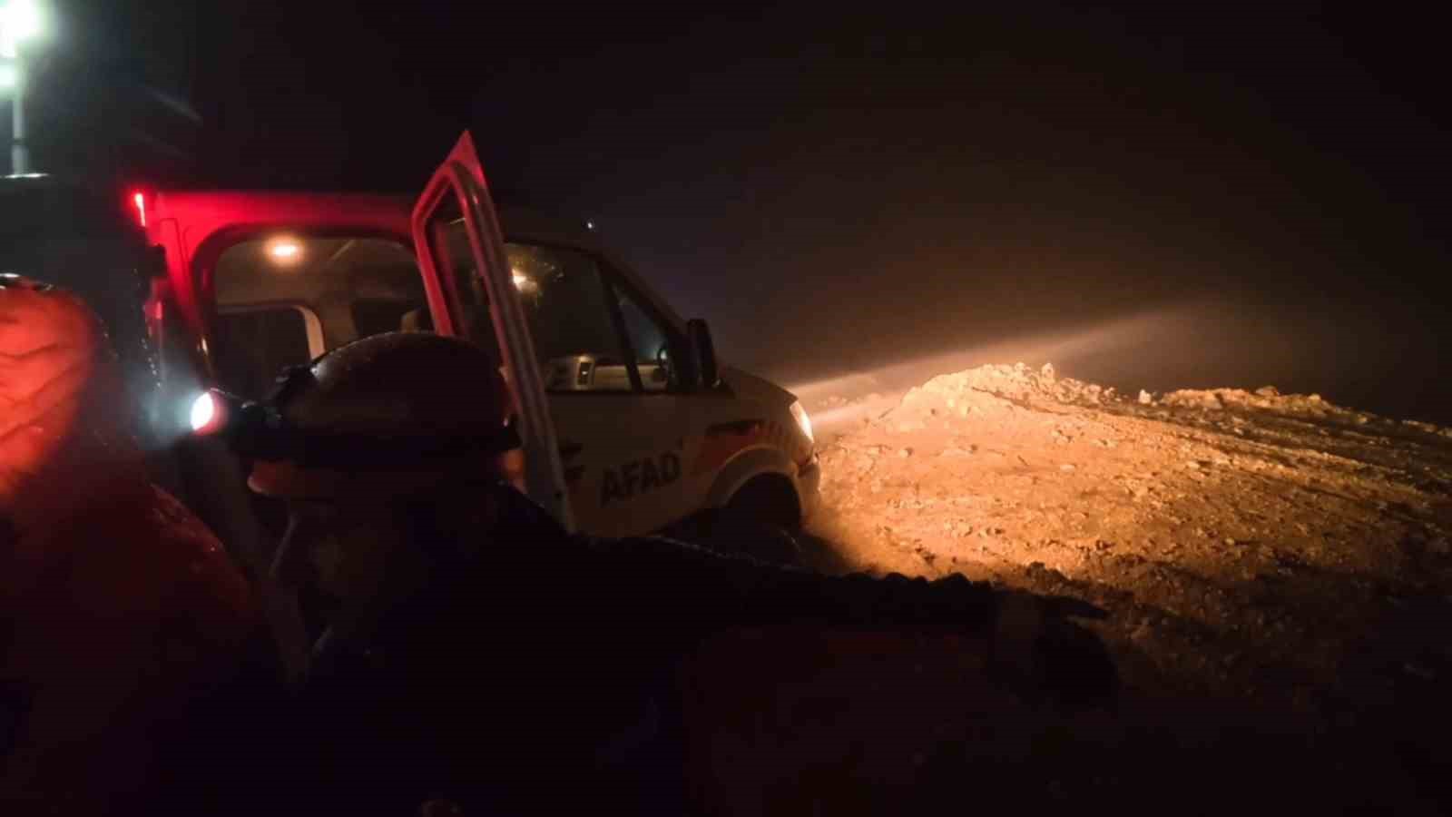 Tut il&ccedil;esinde korkutan heyelan: 2 ev tahliye edildi
