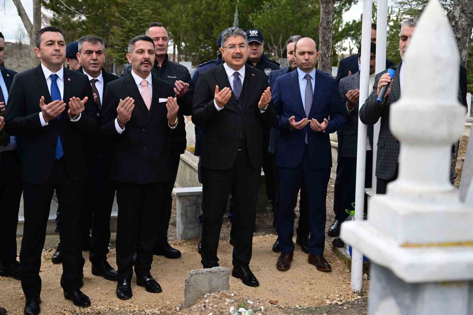 Vali Yılmaz, Şehit Jandarma Onbaşı Osman Gıcı&rsquo;nın kabrini ziyaret etti
