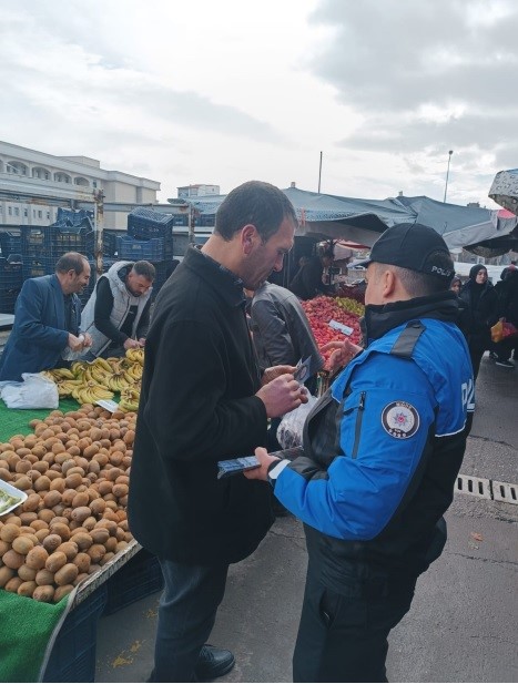 Emniyet g&uuml;&ccedil;leri dolandırıcılık ve hırsızlığa karşı bilgilendirme yaptı
