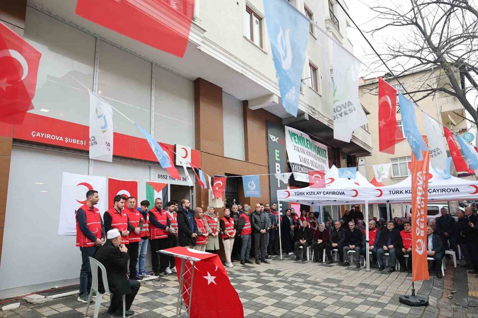 &Ccedil;ayırova&rsquo;dan Gazze&rsquo;ye 2 yardım tırı g&ouml;nderildi
