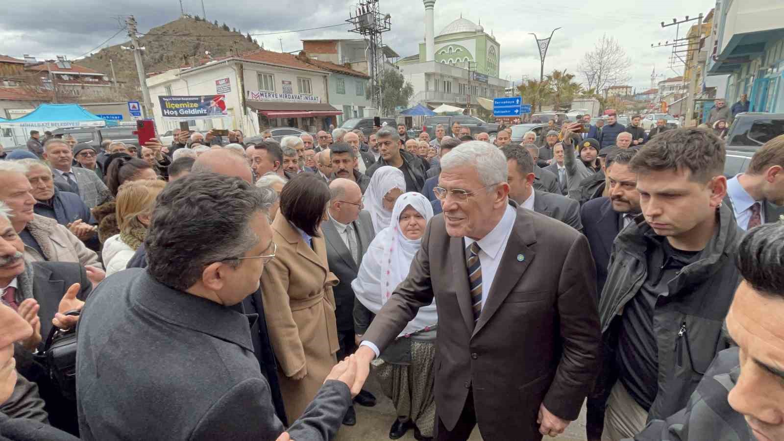 Dervişoğlu, İYİ Parti kurucusu Korkmaz&rsquo;ın baş&ouml;rt&uuml;s&uuml; i&ccedil;in hakaret ettiği Mihalgazi Belediye Başkanı&rsquo;nı ziyaret etti
