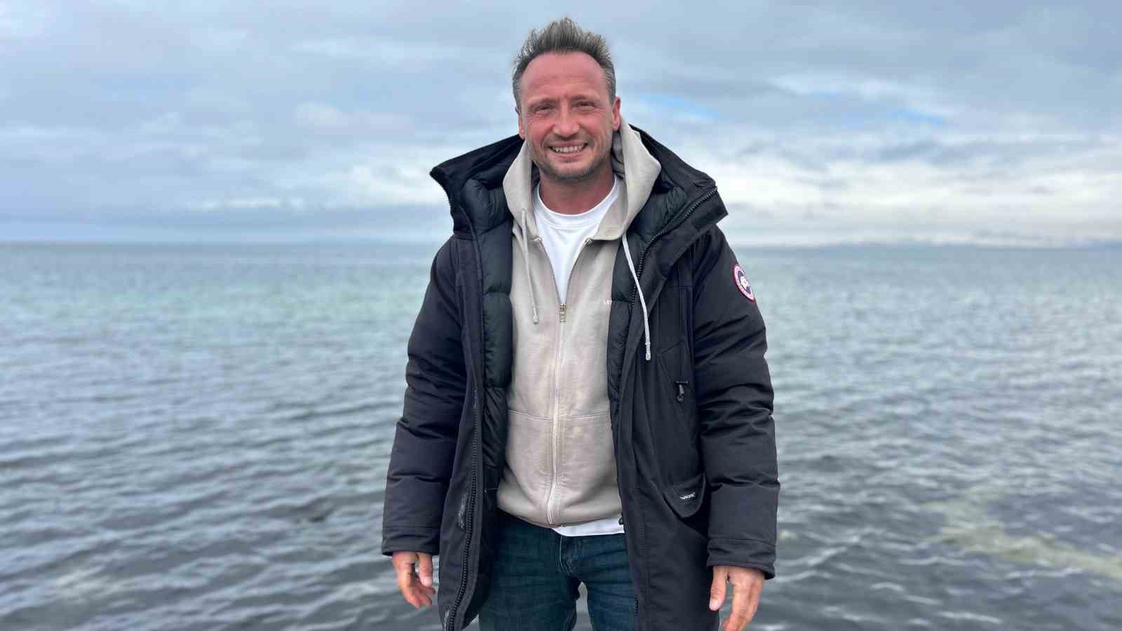 Dondurucu soğukta Van G&ouml;l&uuml;&rsquo;nde y&uuml;zd&uuml;ler
